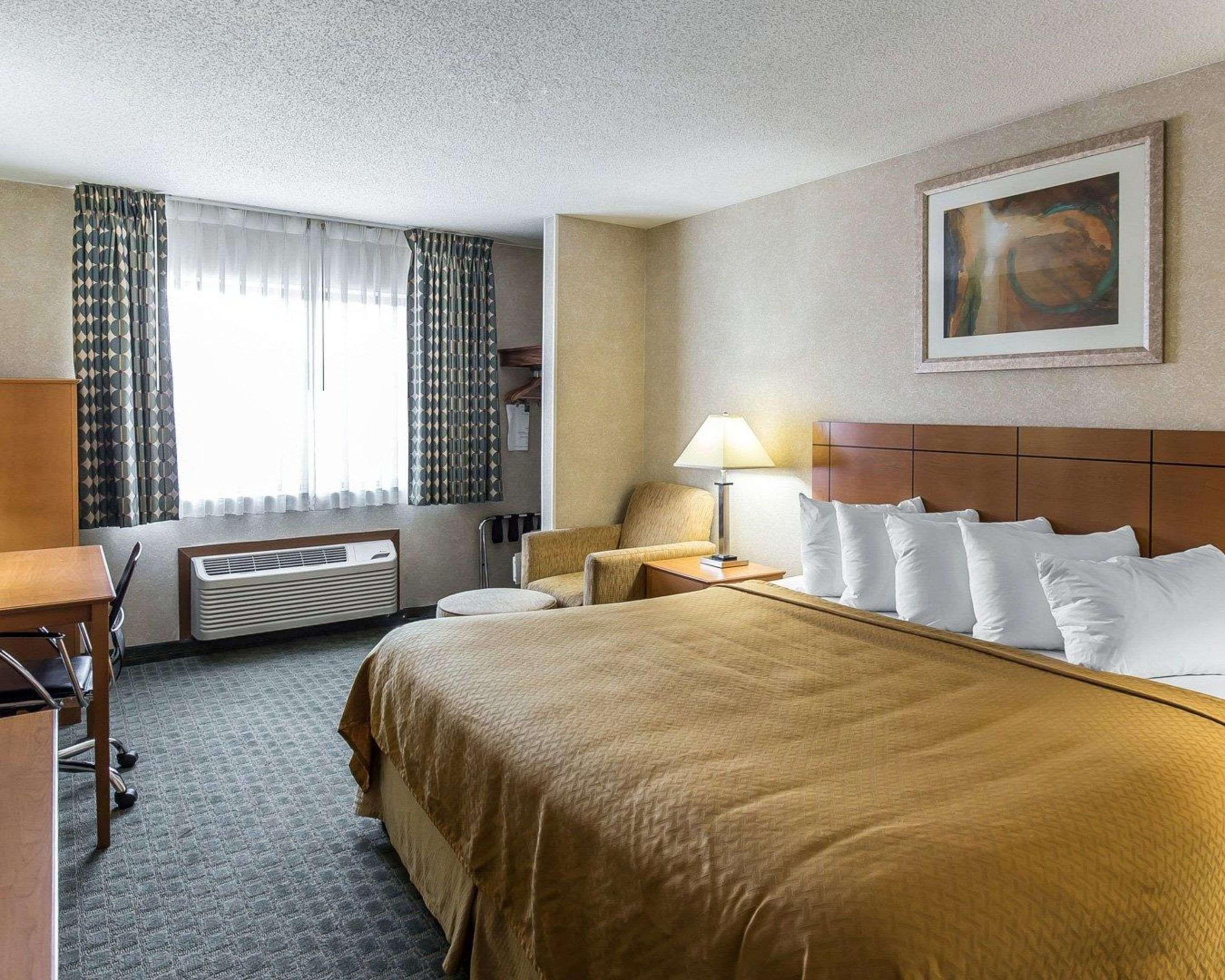 Quality Inn At Collins Road - Cedar Rapids Dış mekan fotoğraf
