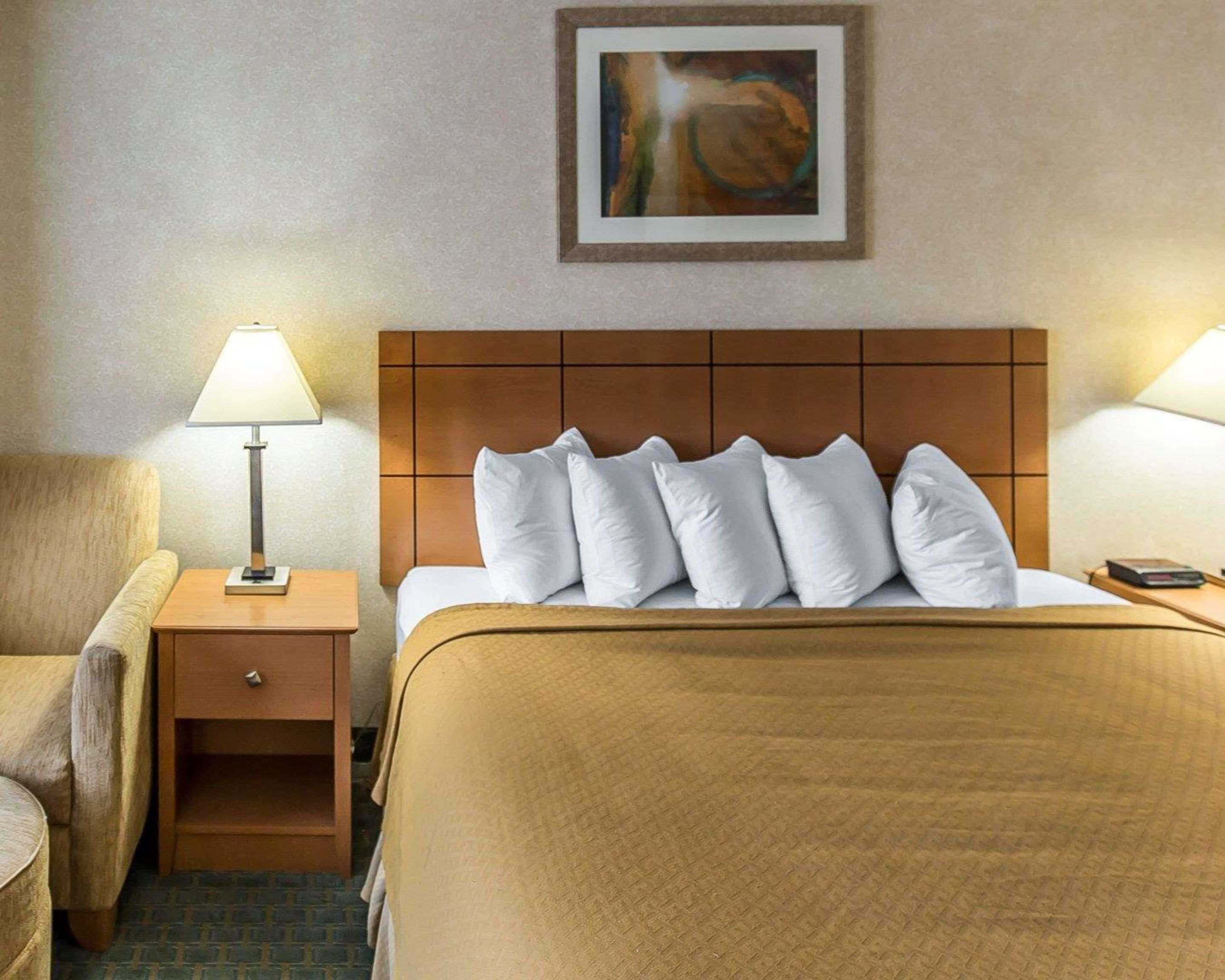 Quality Inn At Collins Road - Cedar Rapids Dış mekan fotoğraf