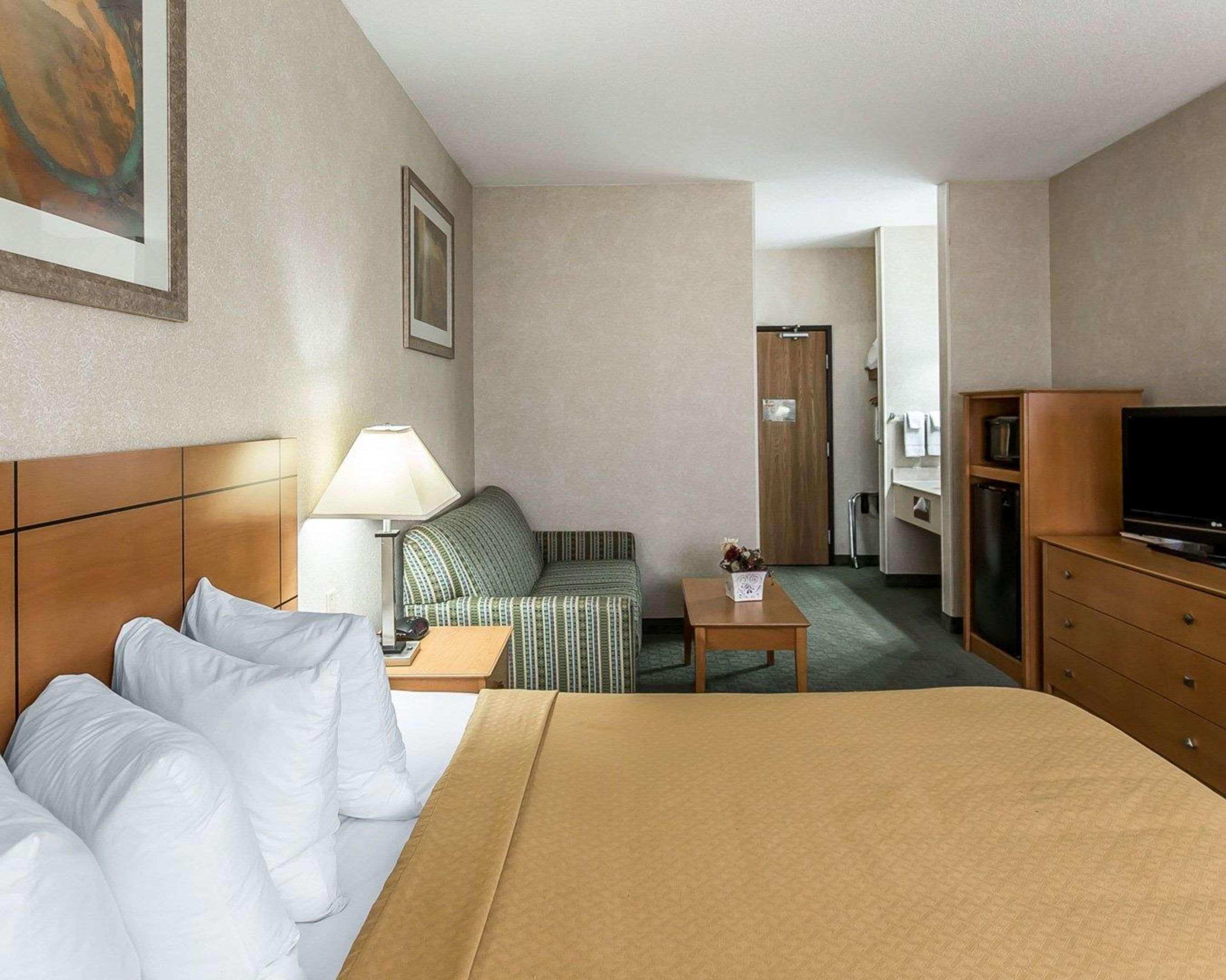 Quality Inn At Collins Road - Cedar Rapids Dış mekan fotoğraf