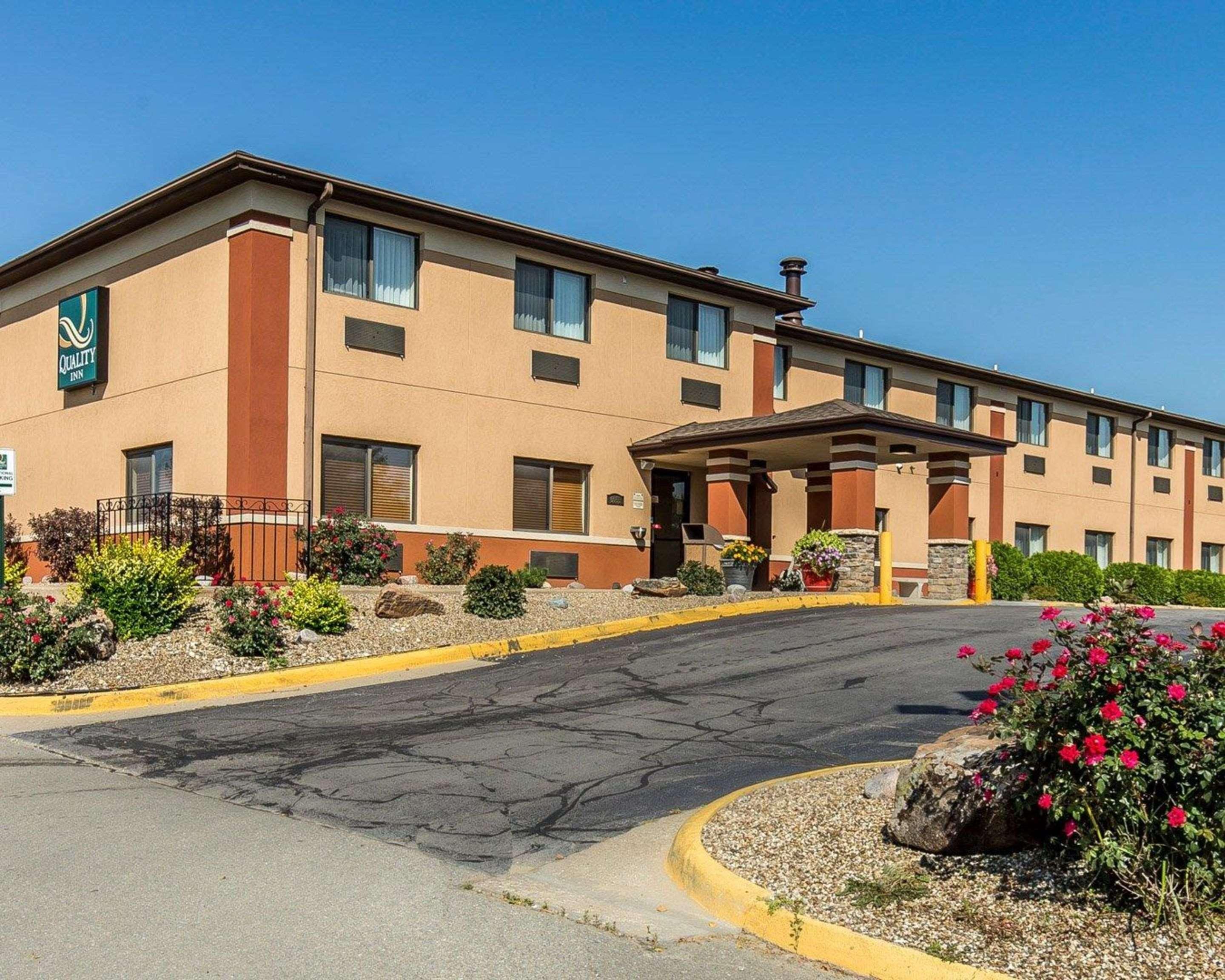 Quality Inn At Collins Road - Cedar Rapids Dış mekan fotoğraf