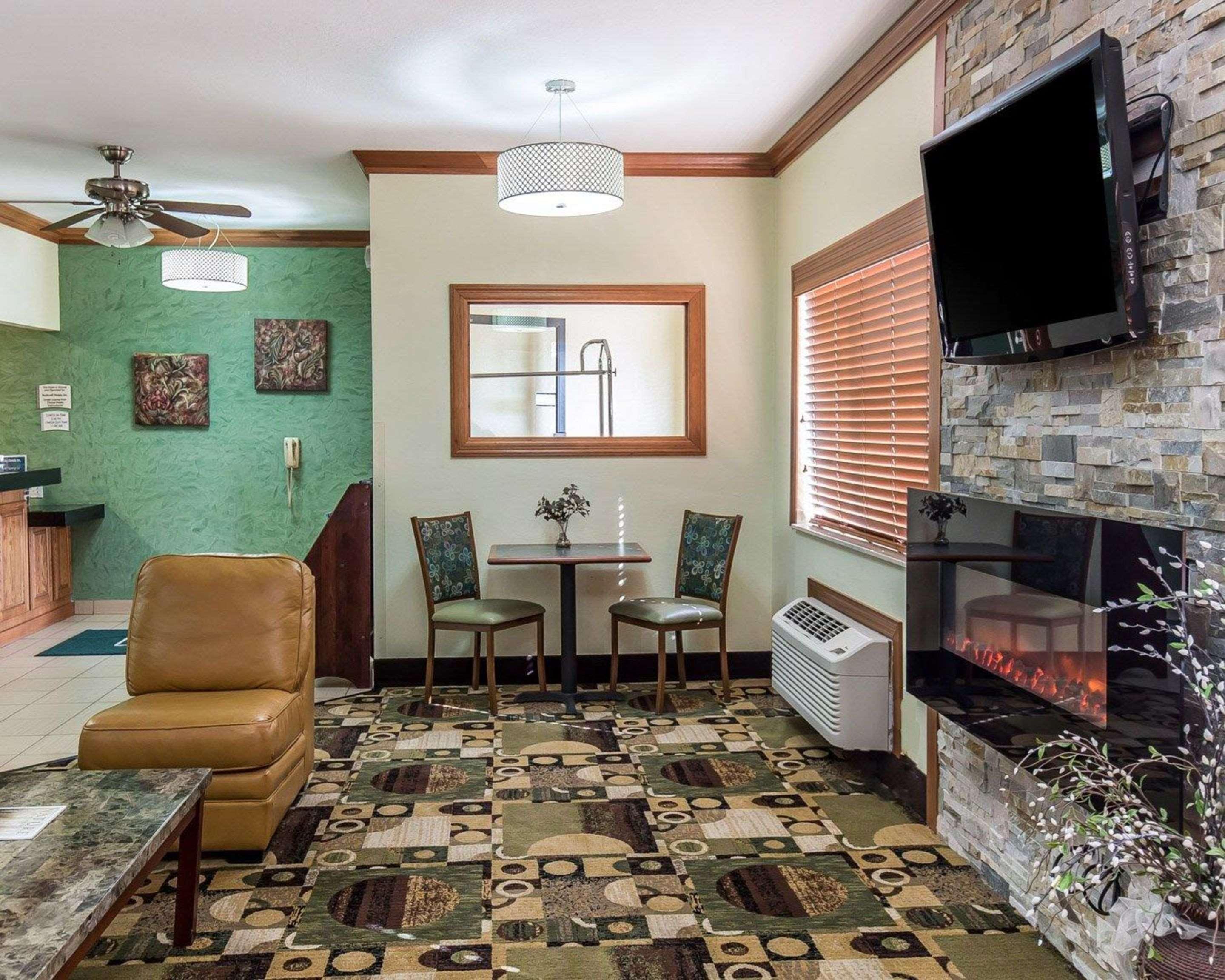 Quality Inn At Collins Road - Cedar Rapids Dış mekan fotoğraf