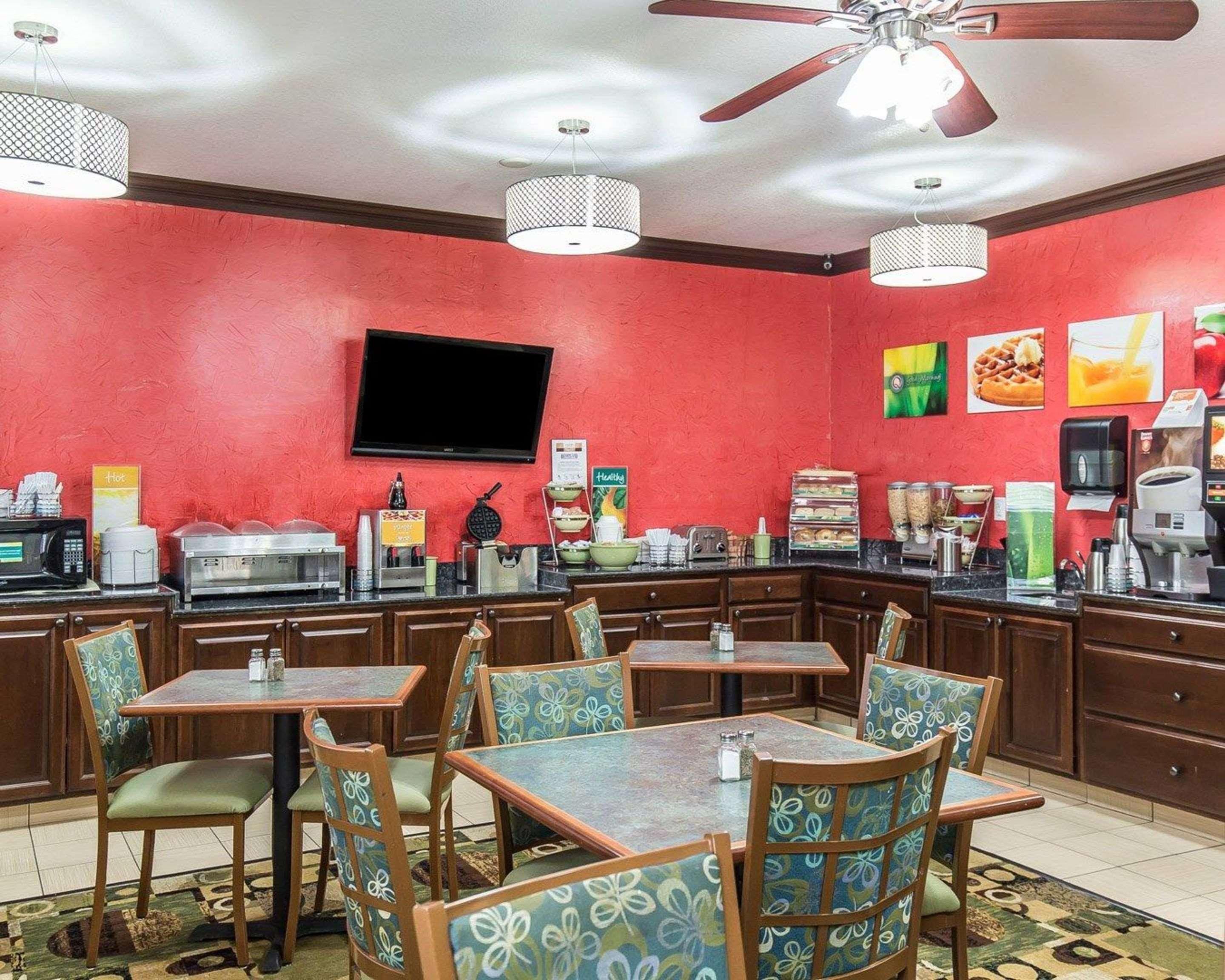 Quality Inn At Collins Road - Cedar Rapids Dış mekan fotoğraf