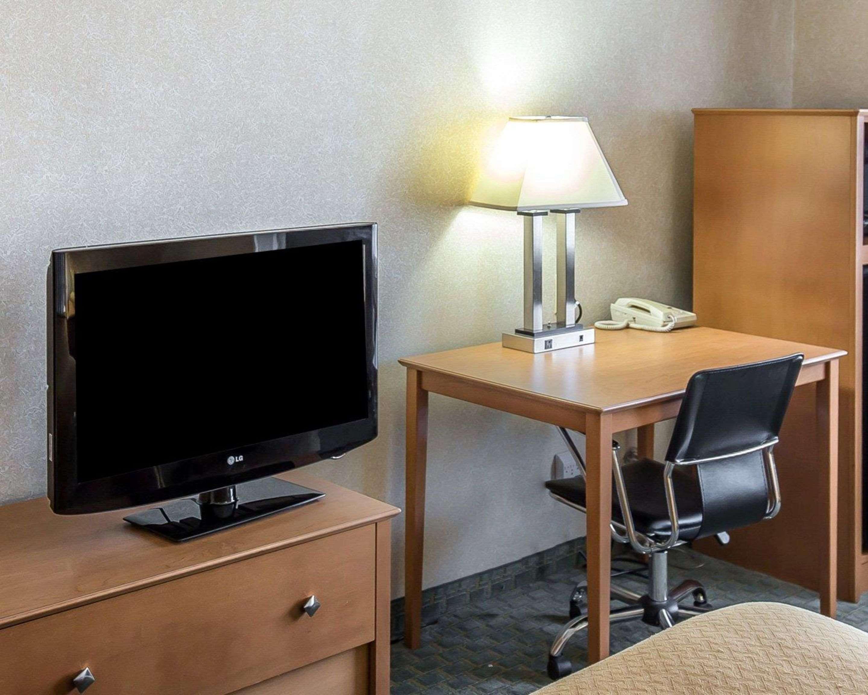 Quality Inn At Collins Road - Cedar Rapids Dış mekan fotoğraf