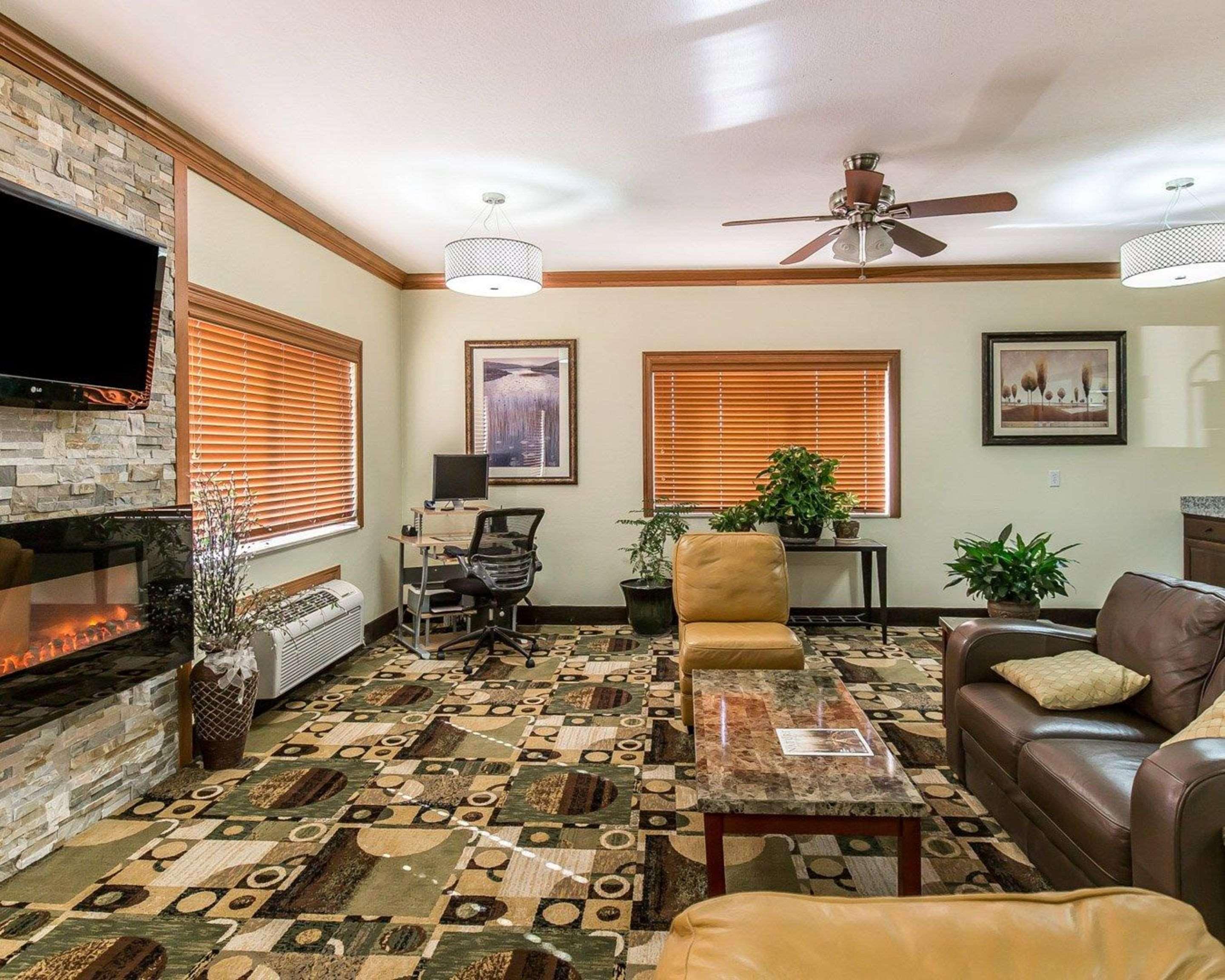 Quality Inn At Collins Road - Cedar Rapids Dış mekan fotoğraf