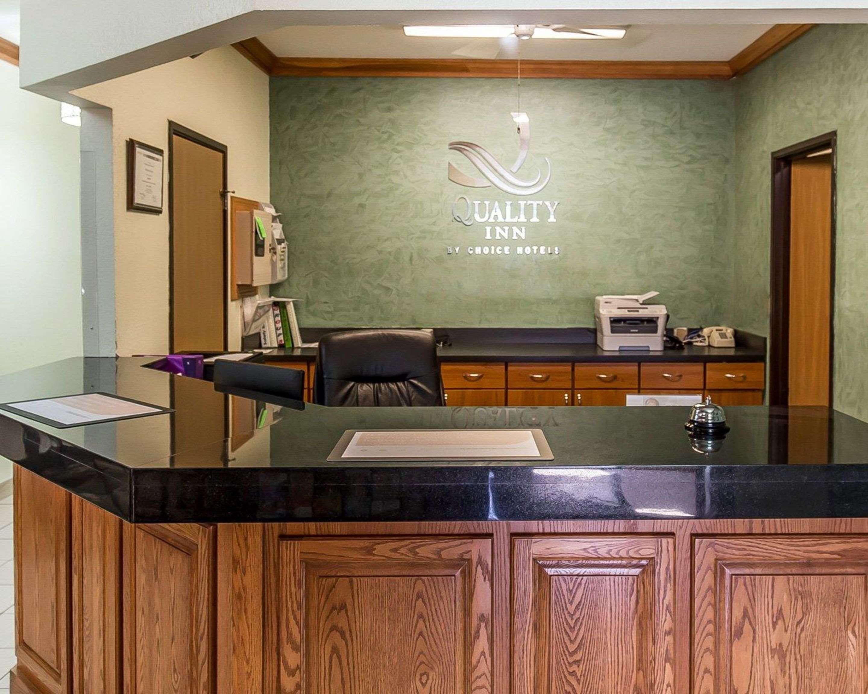 Quality Inn At Collins Road - Cedar Rapids Dış mekan fotoğraf
