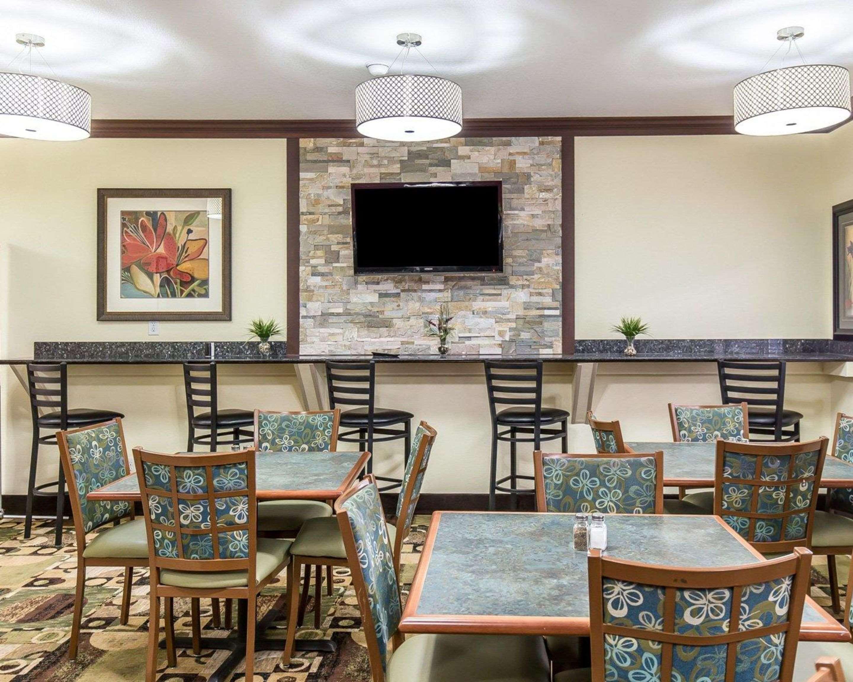Quality Inn At Collins Road - Cedar Rapids Dış mekan fotoğraf