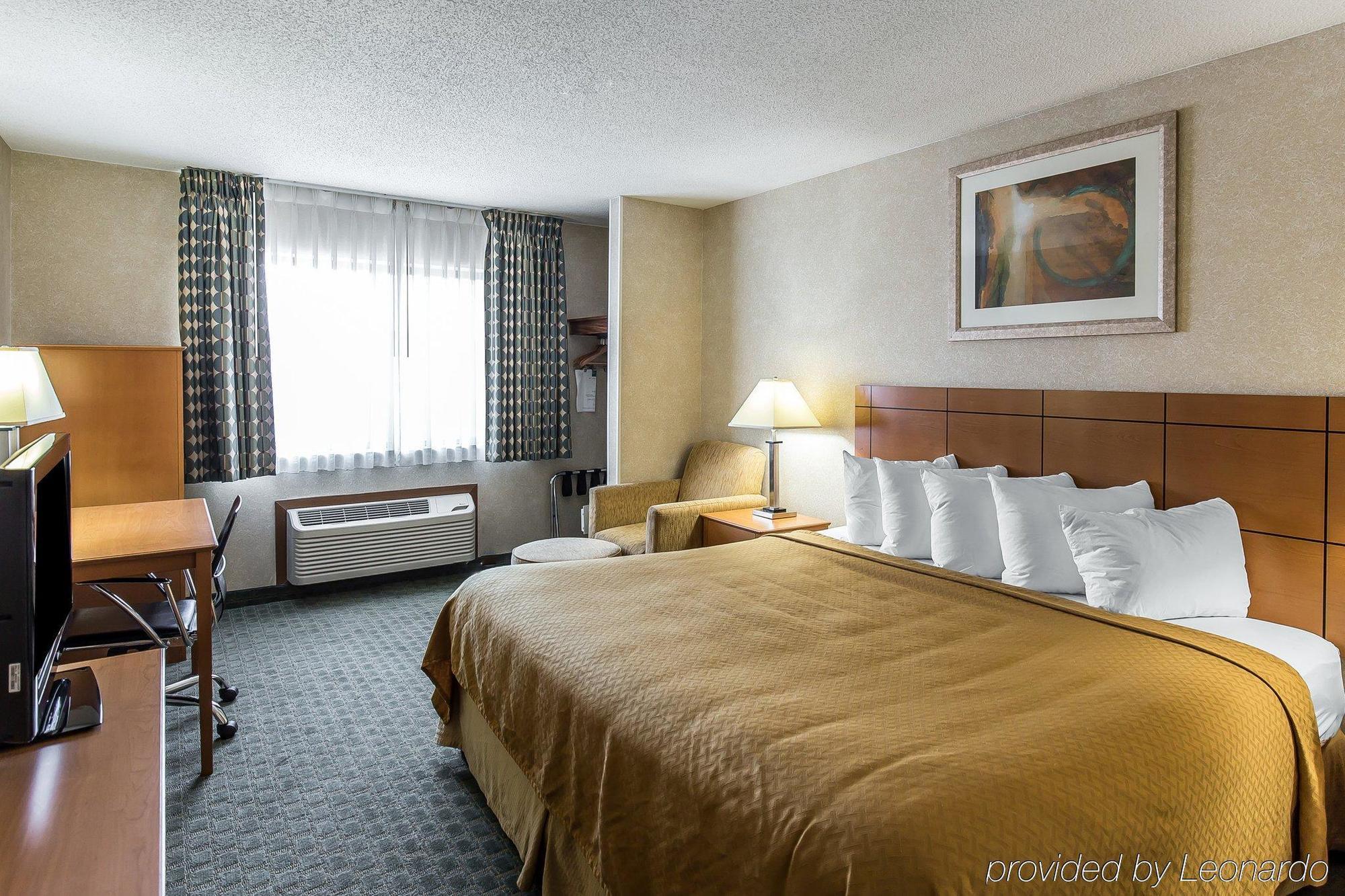 Quality Inn At Collins Road - Cedar Rapids Dış mekan fotoğraf