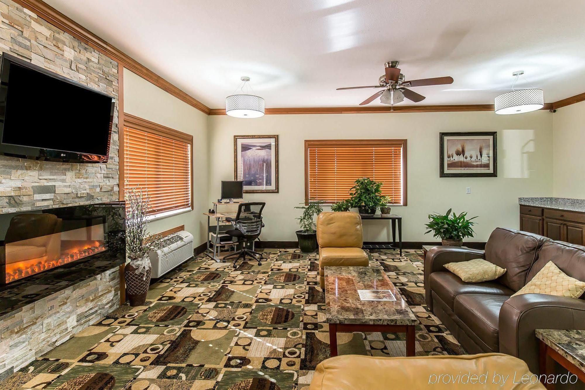 Quality Inn At Collins Road - Cedar Rapids Dış mekan fotoğraf