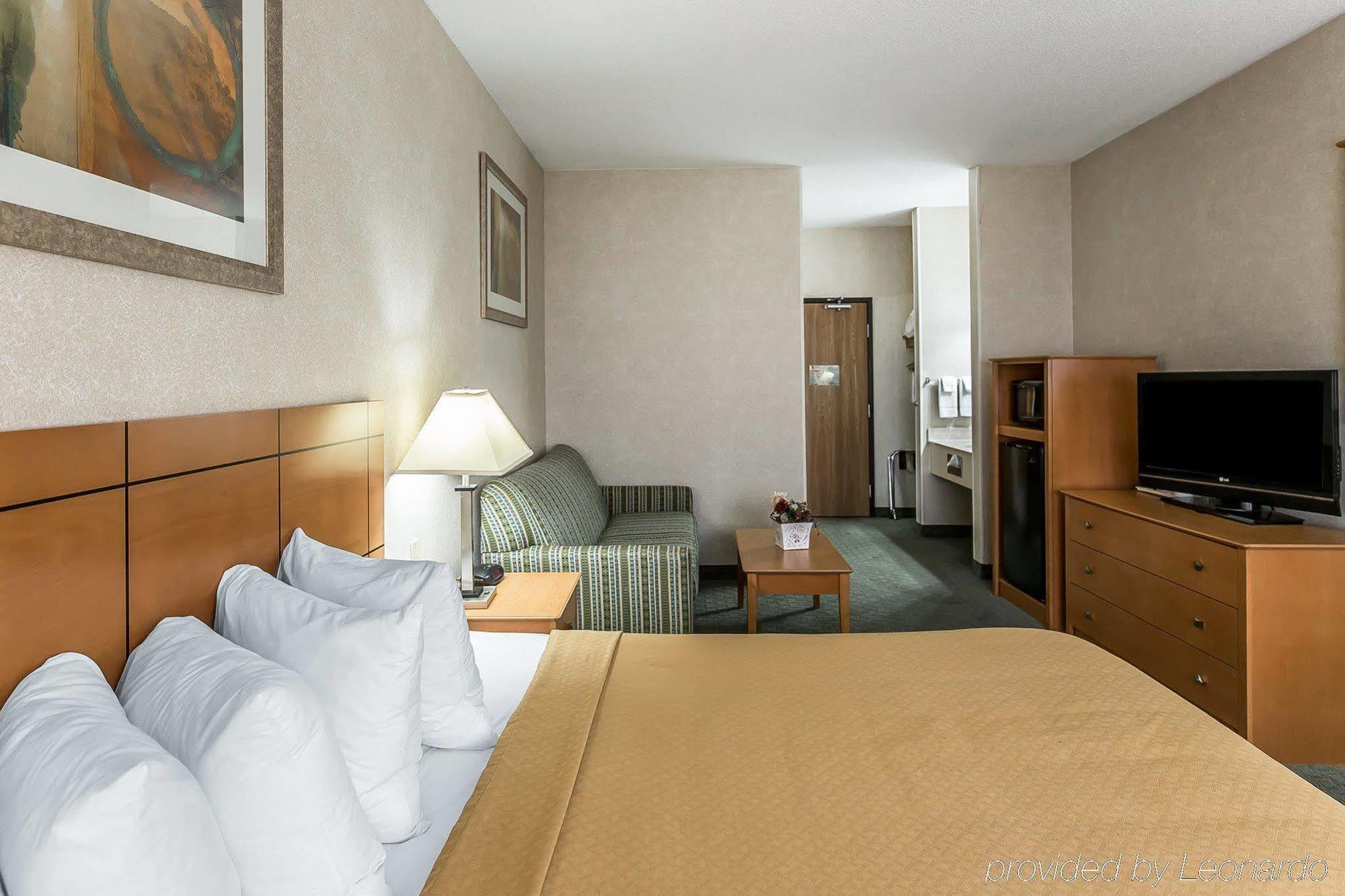Quality Inn At Collins Road - Cedar Rapids Dış mekan fotoğraf