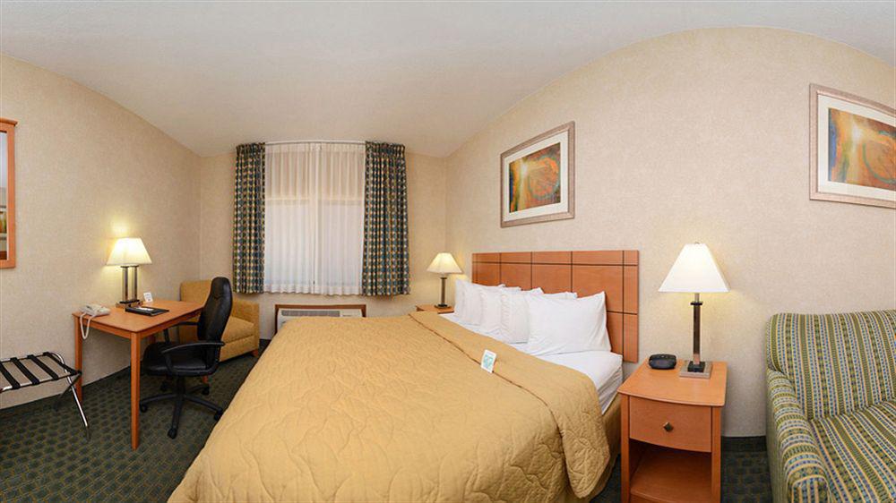Quality Inn At Collins Road - Cedar Rapids Dış mekan fotoğraf